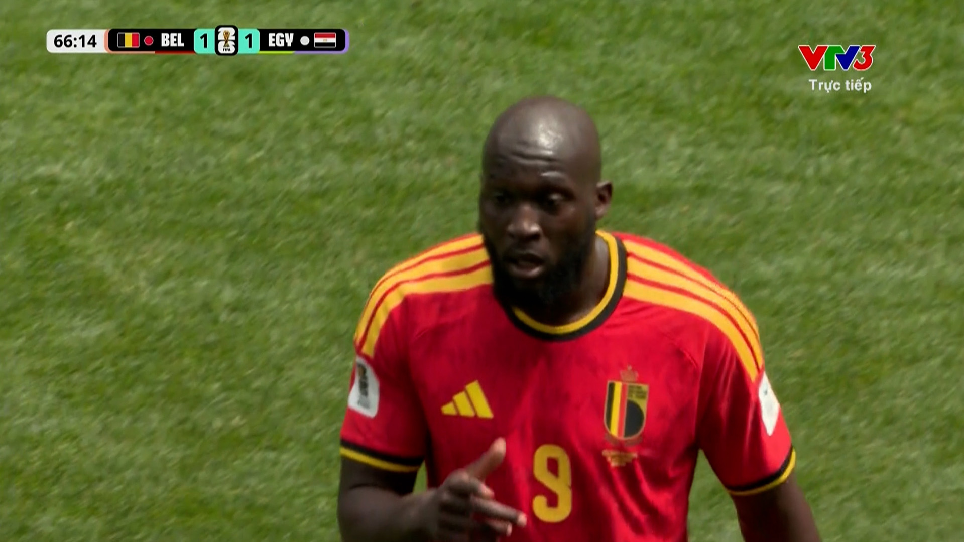 Lukaku gián tiếp mang về bàn gỡ hòa