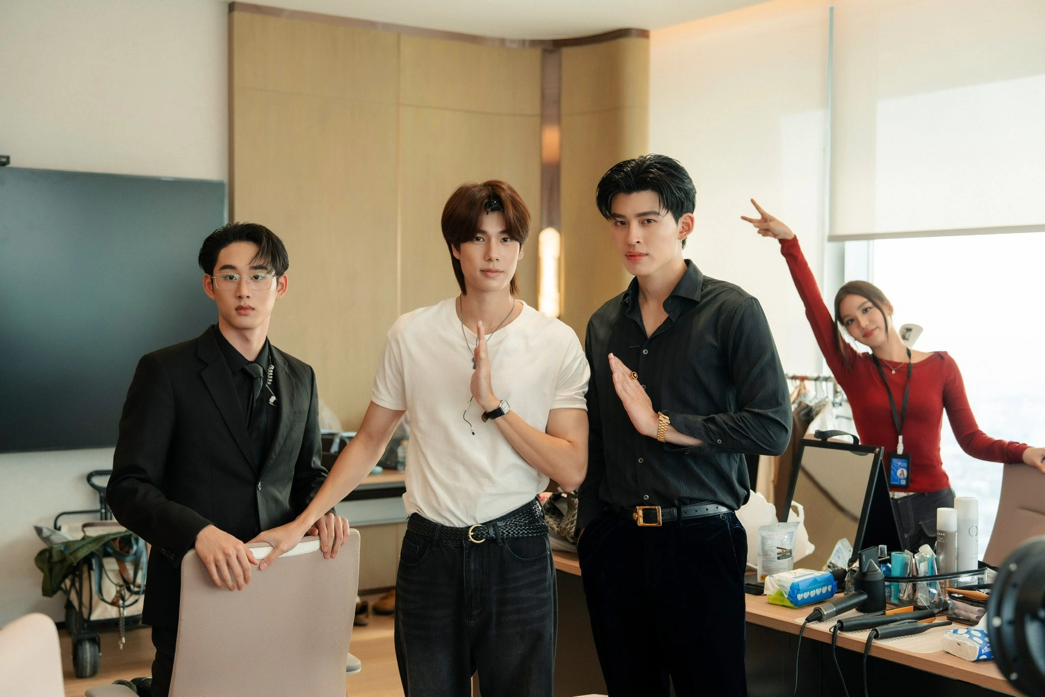 Phim Me and Thee tập 8: Vòng tay che chở và Khởi nguồn của Ám ảnh