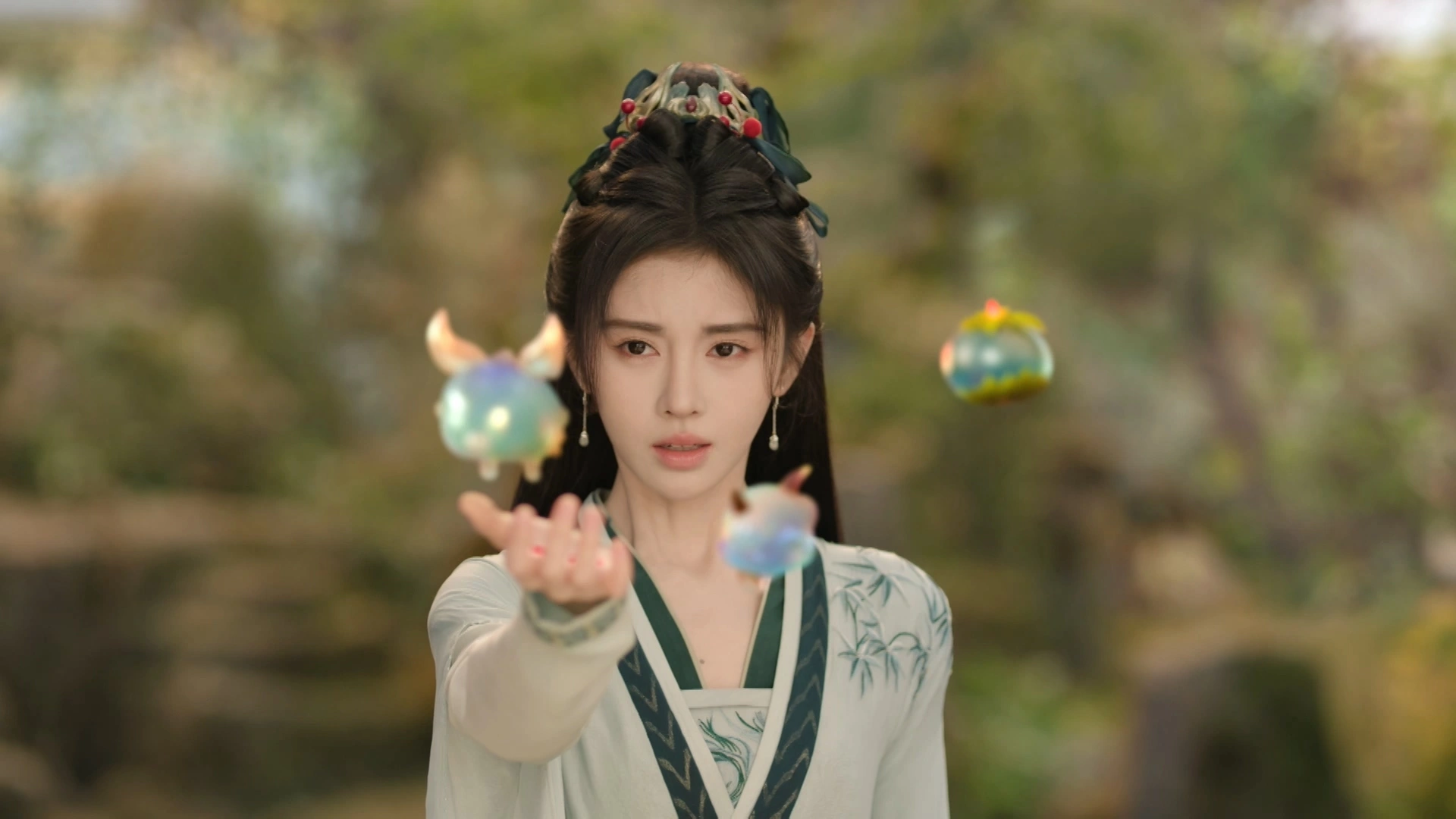 Review Thiên Hương (The Eternal Fragrance) tập 7–8: Hỗn Độn Thạch nứt vỡ, Nhật Viêm xuất hiện