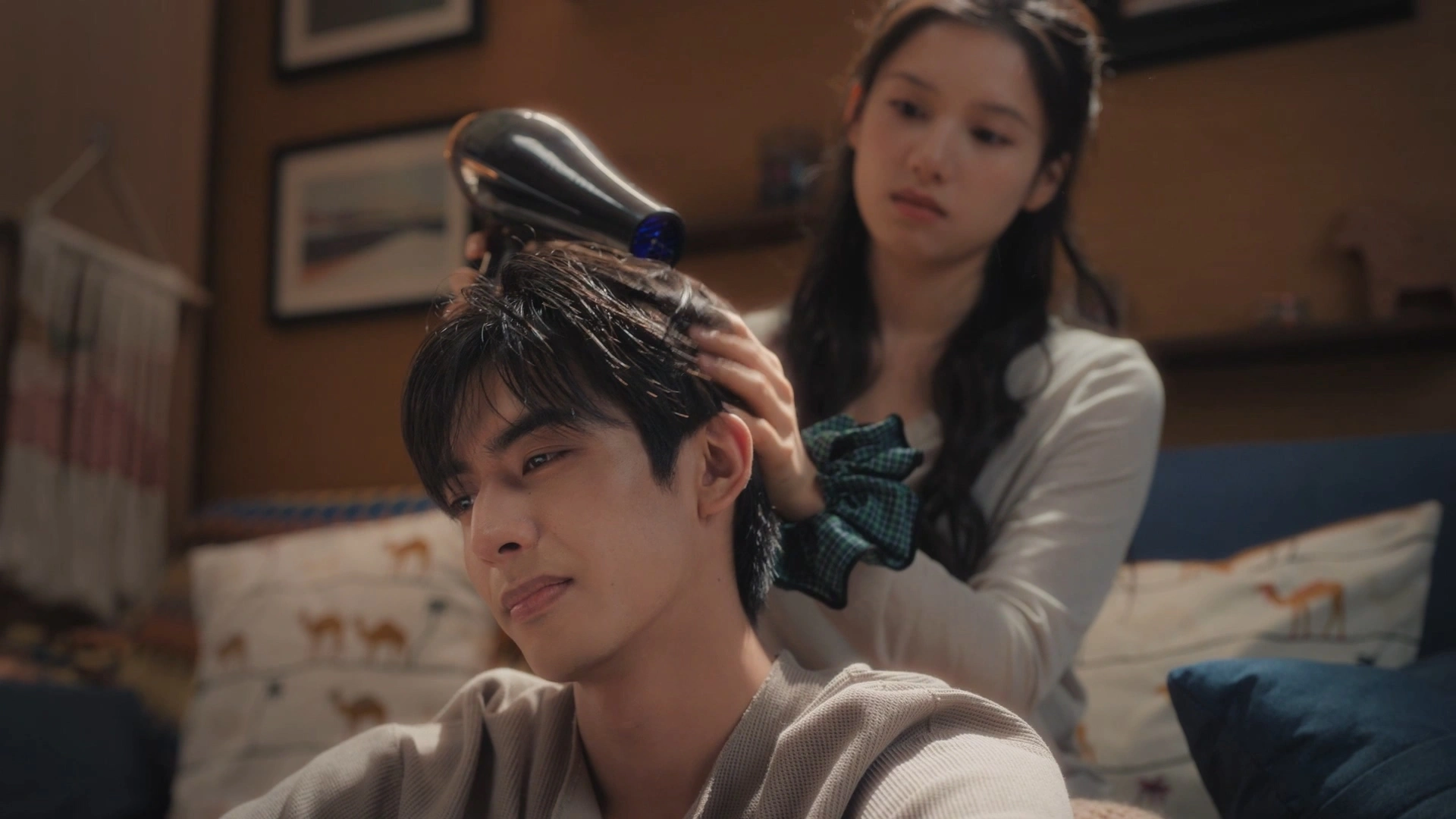 Review Chó Hoang Và Xương (Love For You) tập 19–20: Trần Dị ghen vì Sầm Diệp, Hạo Vận lộ đường dây vận chuyển bí ẩn