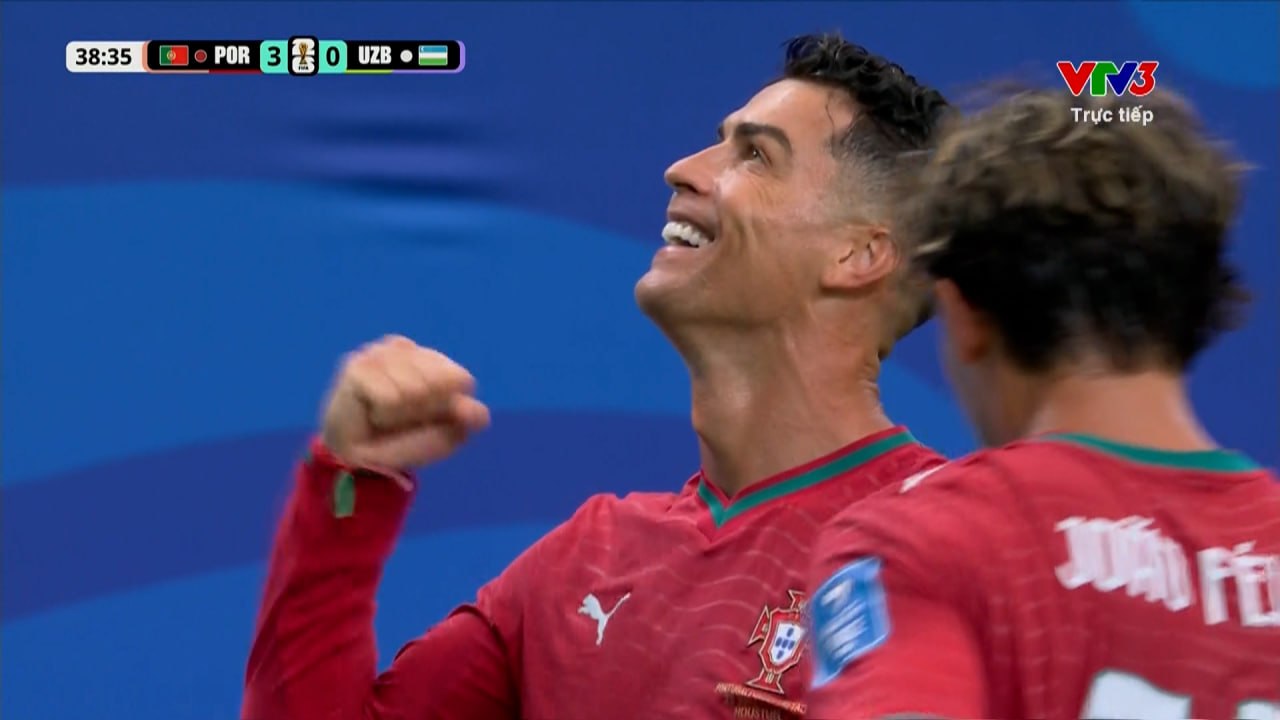 Ronaldo hoàn tất cú đúp, Rafael Leao kết thúc trận đấu cho Bô Đào Nha