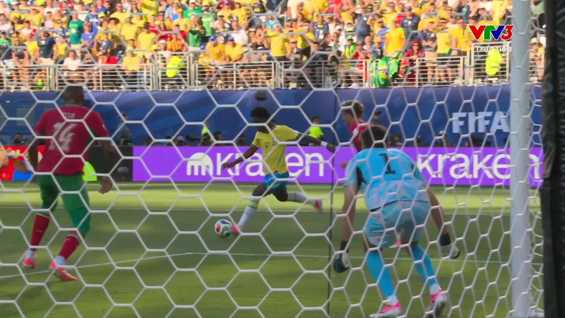Vinicius gỡ hòa cho Brazil bằng khoảnh khắc thiên tài