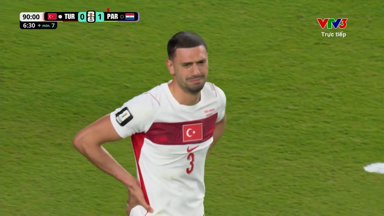 Miguel Almiron nhận thẻ đỏ trực tiếp nhưng Paraguay vẫn bảo vệ được chiến thắng với tỉ số 1-0